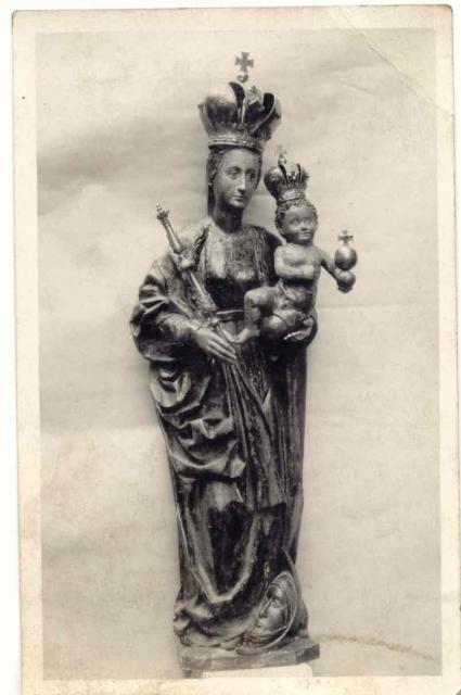 a Mária szobor